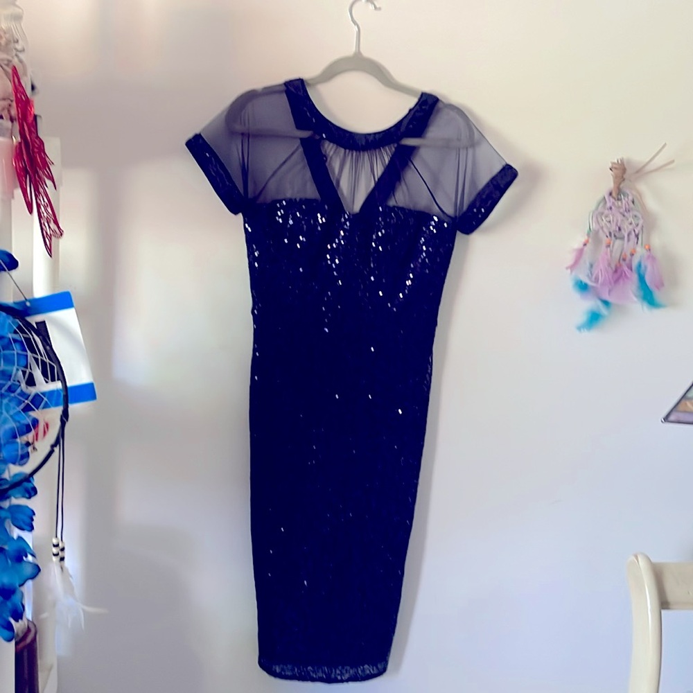Maggie London  size 6 or EU 36 stunning blue beaded cocktail dress